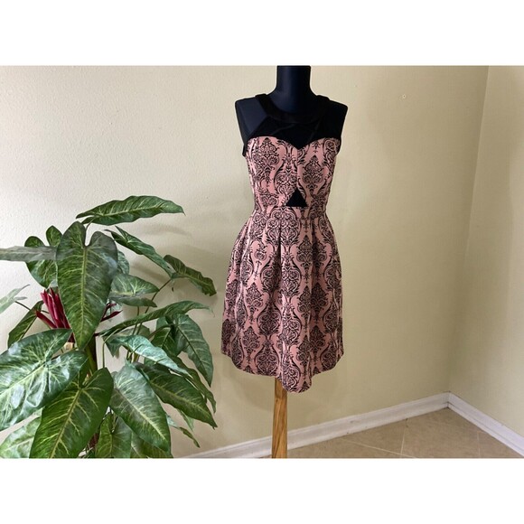 En Focus Midi Dress women’s 4 cocktail party Blush Floral textured design - Picture 5 of 14